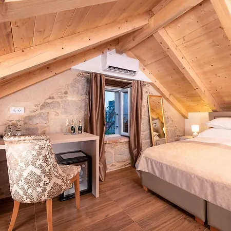 Agava Hotell 4*